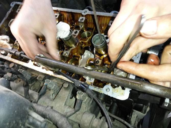 ремонт маслосъемных колпачков двигателя в Минске